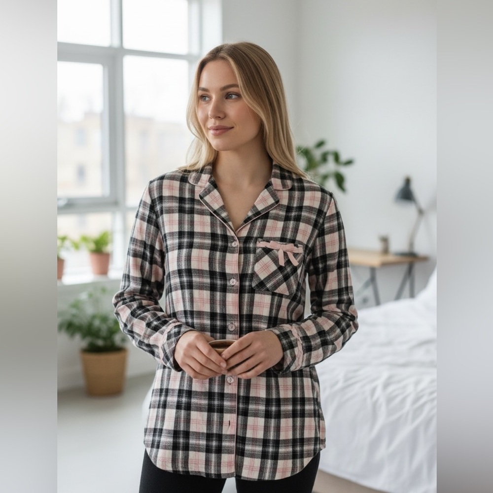 VICTORIA’S Secret Small Long Sleeve Pink and Gray Flannel Pajama Top